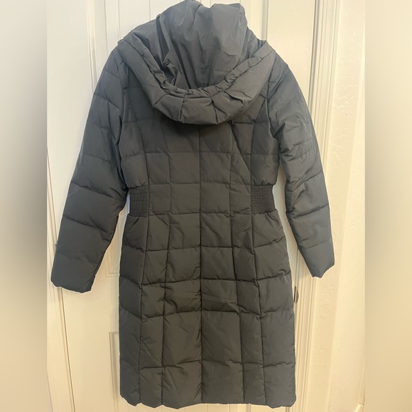 Cole Haan Bib Insert Down & Feather Fill Coat. Size small. - Picture 5 of 5